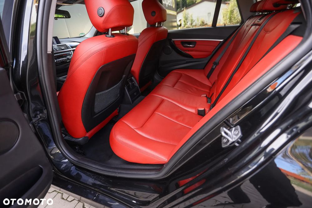 BMW Seria 3 320d xDrive Luxury Line sport - 24