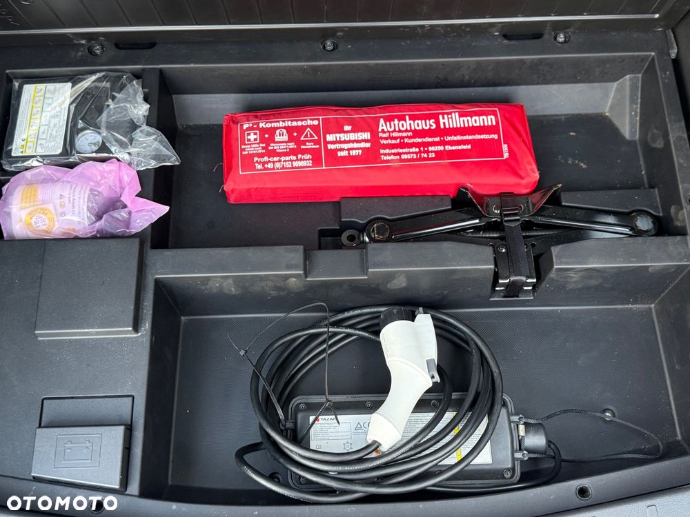 Mitsubishi Outlander PHEV Instyle NAVI + - 11