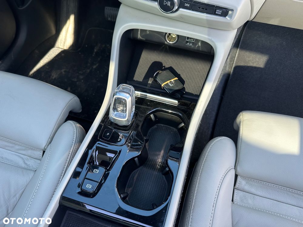 Volvo XC 40 T4 Recharge DKG RDesign Expression - 12