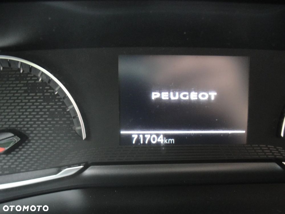 Peugeot 2008 1.2 Pure Tech Allure S&S - 9