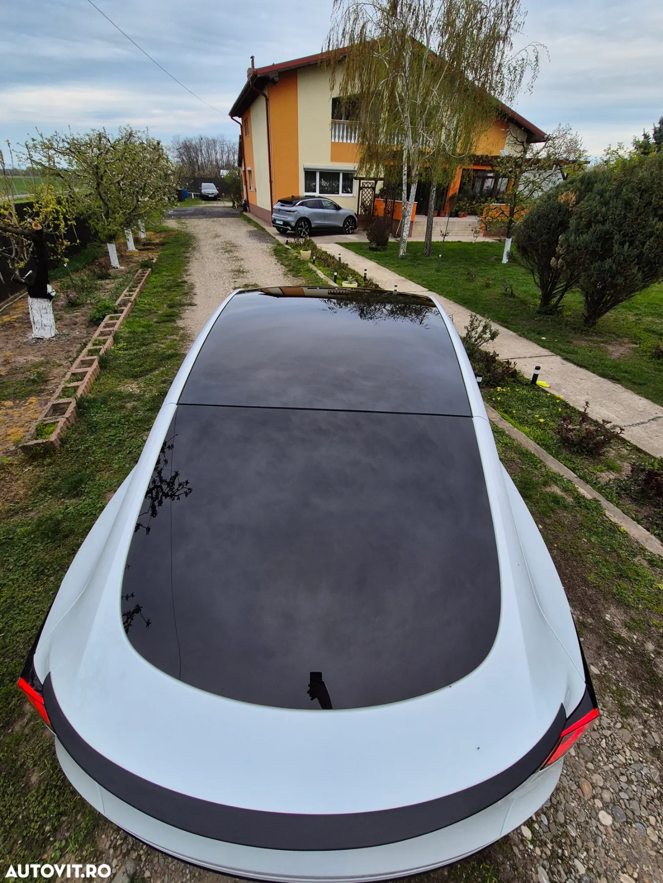 Tesla Model Y - 13