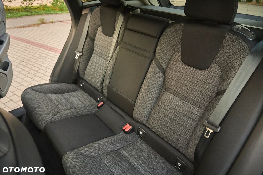 Volvo XC 60 B4 D AWD Momentum Pro - 29