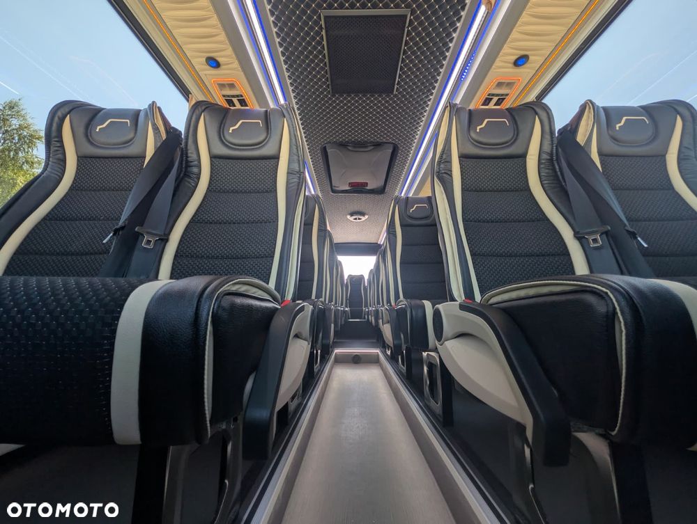 Mercedes-Benz Sprinter 519 - 23