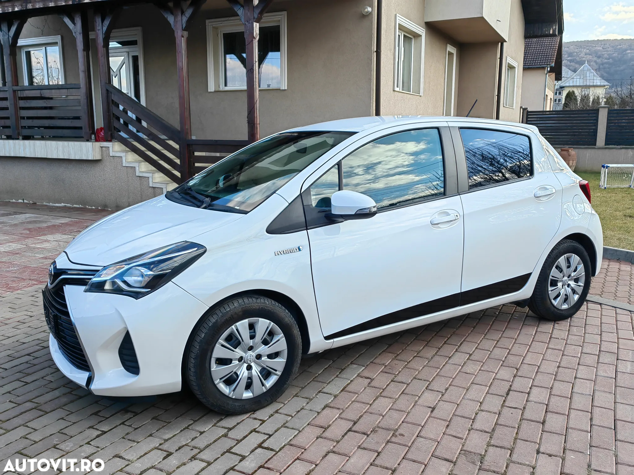 Toyota Yaris Hybrid 1.5 VVT-i Premiere Edition - 4