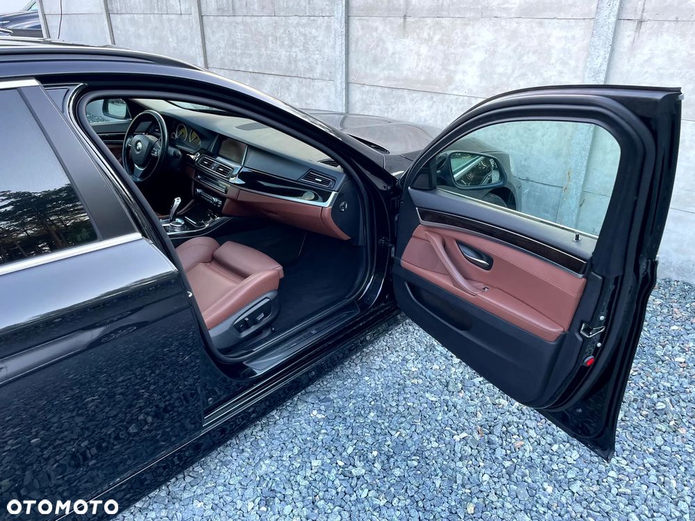 BMW Seria 5 520d xDrive - 22