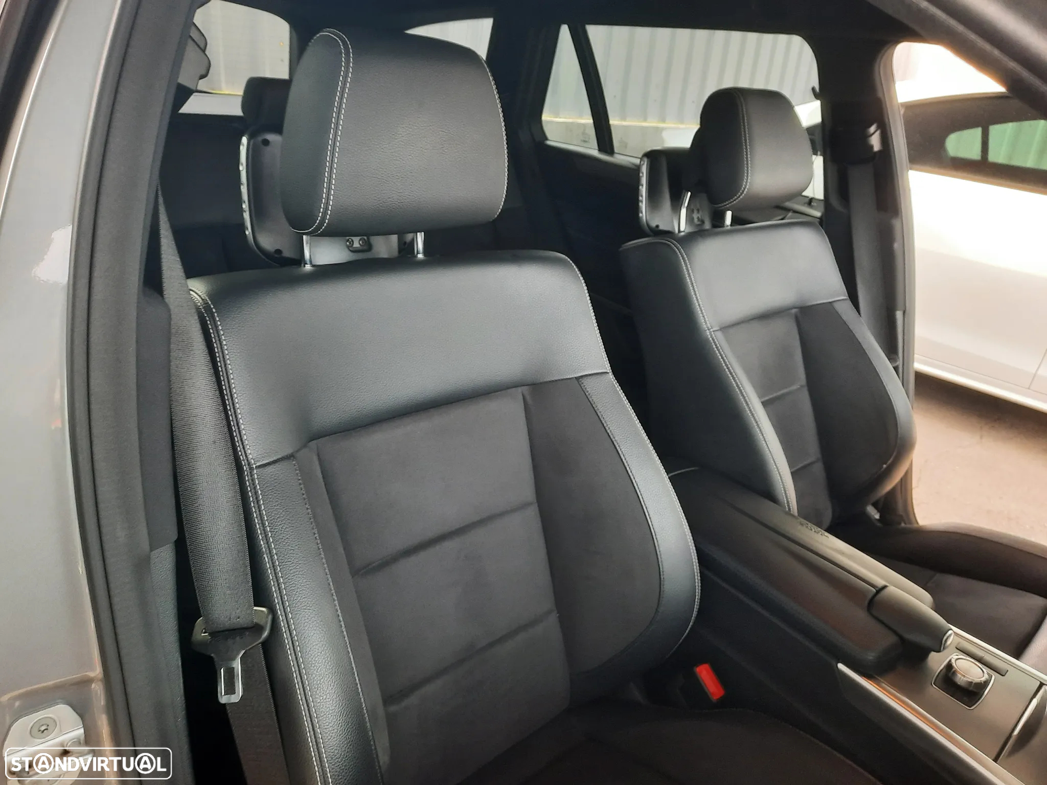 Mercedes-Benz E 300 Bluetec Hybrid Avantgarde - 30