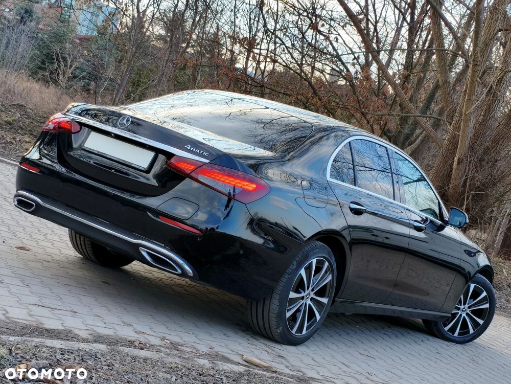 Mercedes-Benz Klasa E 300 4Matic 9G-TRONIC - 36