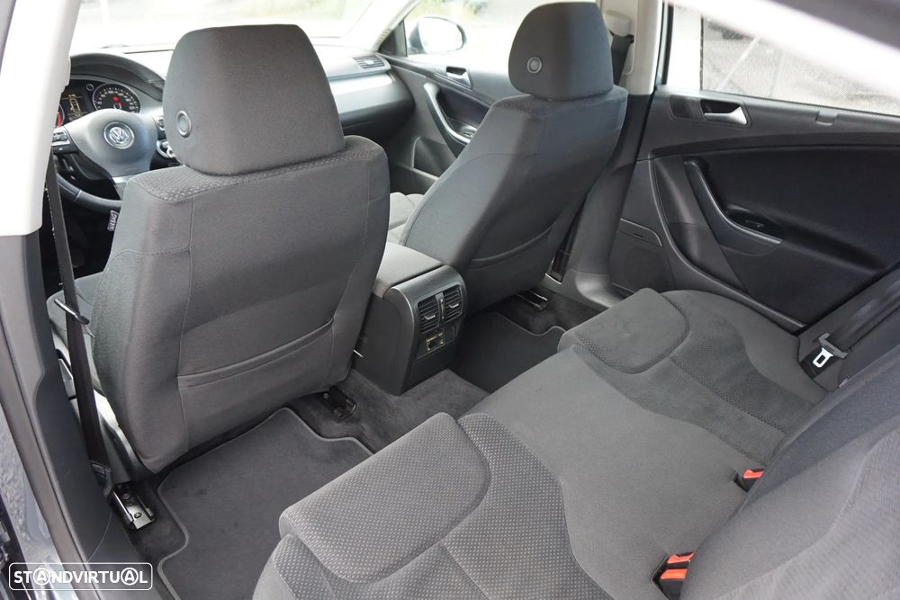 VW Passat 2.0 TDI BM Confortline - 21
