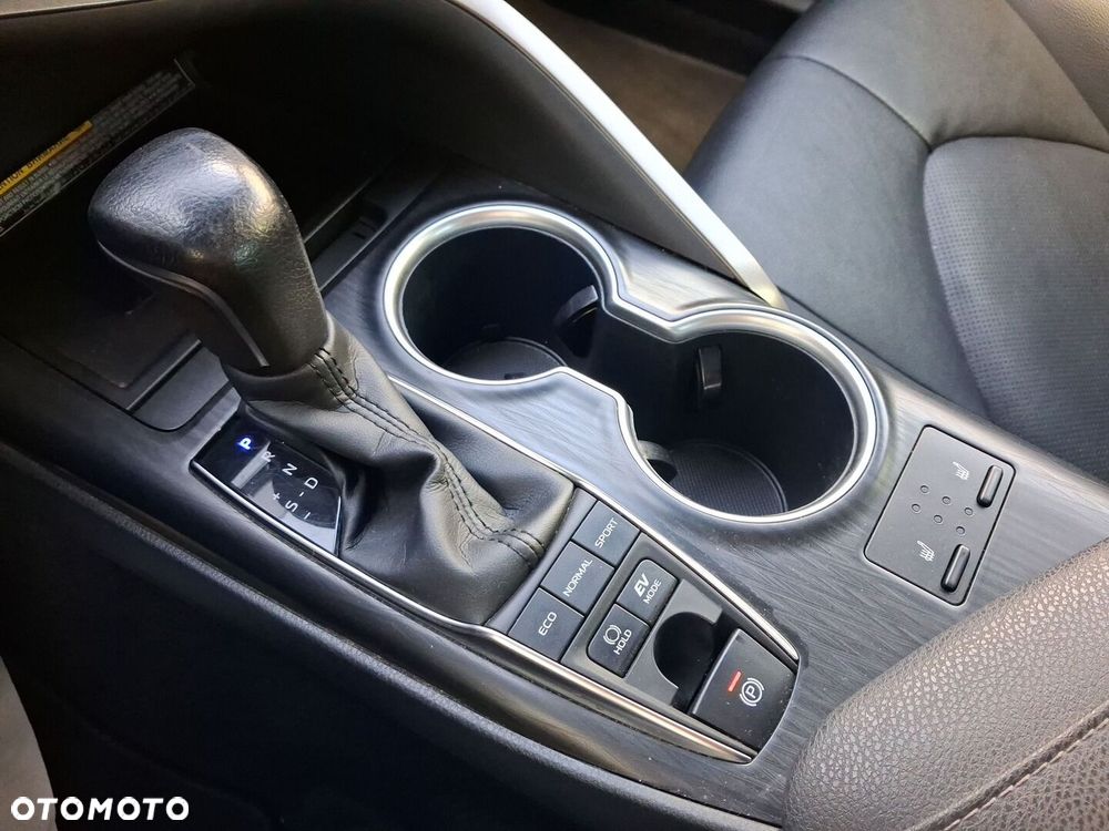 Toyota Camry 2.5 Hybrid Executive CVT - 28
