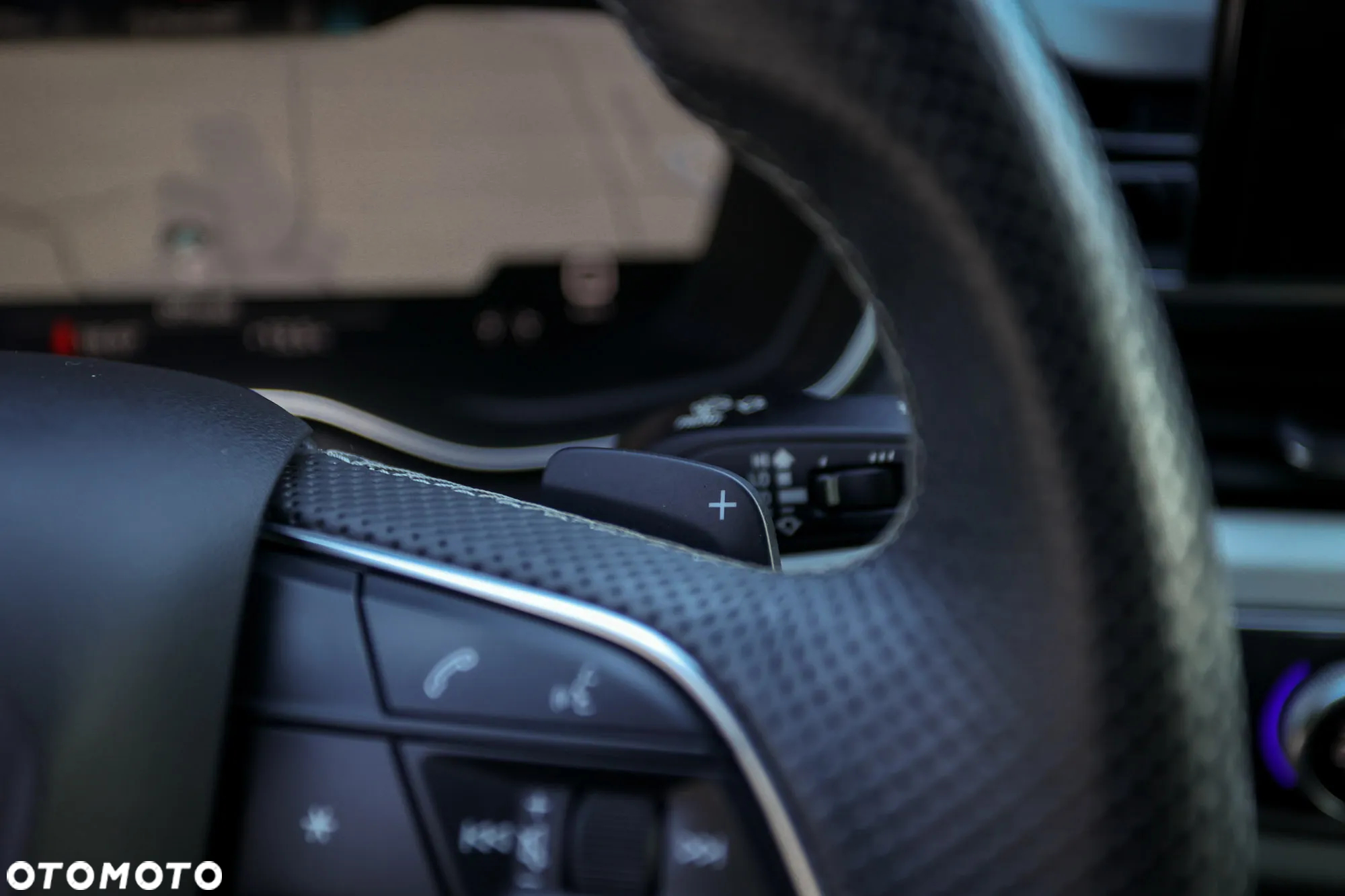 Audi A4 Avant 40 TDI S tronic S line - 32