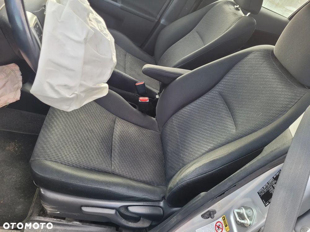 Fotel kierowcy pasażera kanapa Toyota Verso S 2011-2015r - 1