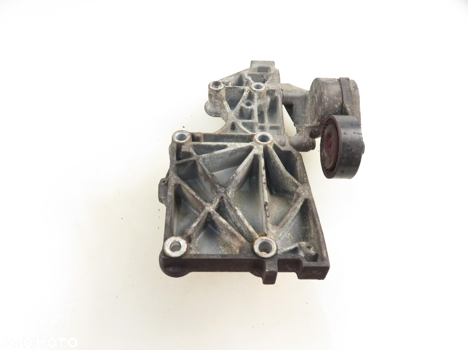 ŁAPA ALTERNATORA VW PASSAT B6  2.0 TDI - BMP 038903143AF 03G903315C - 4