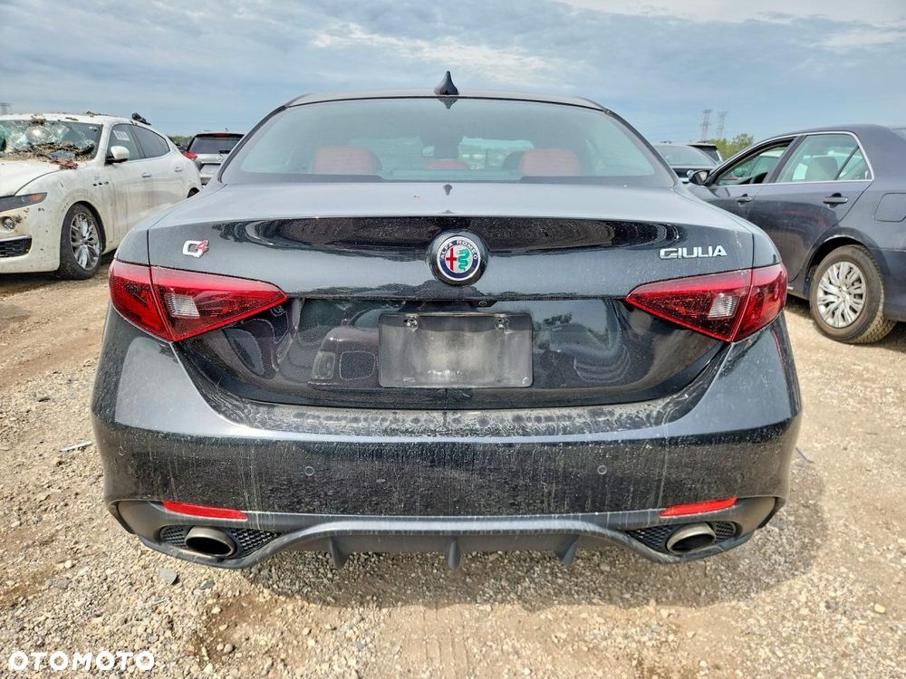 Alfa Romeo Giulia - 6