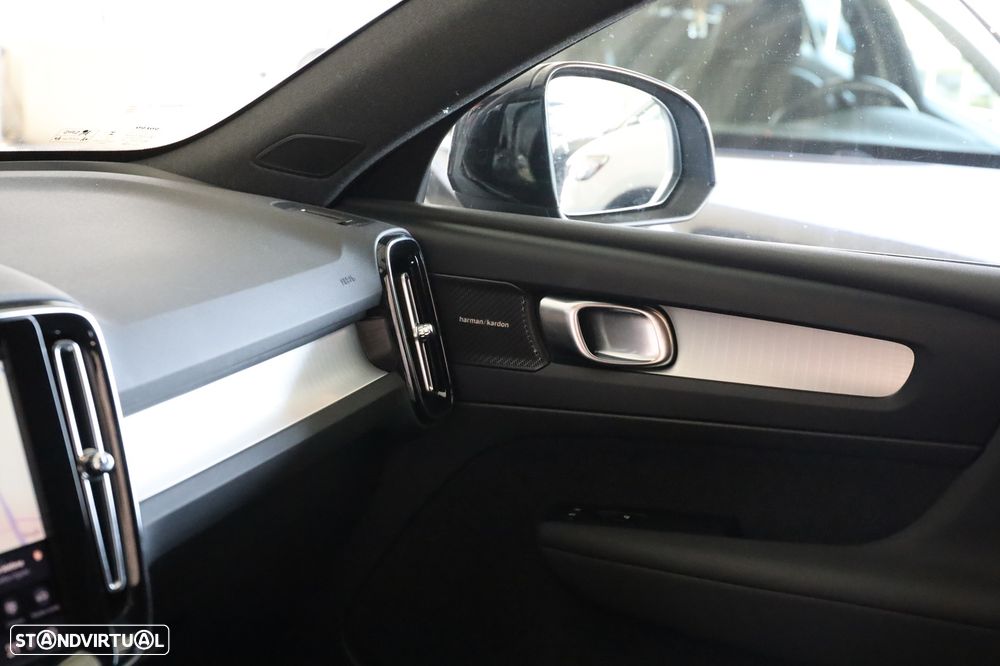 Volvo XC 40 2.0 B3 Plus Dark - 16