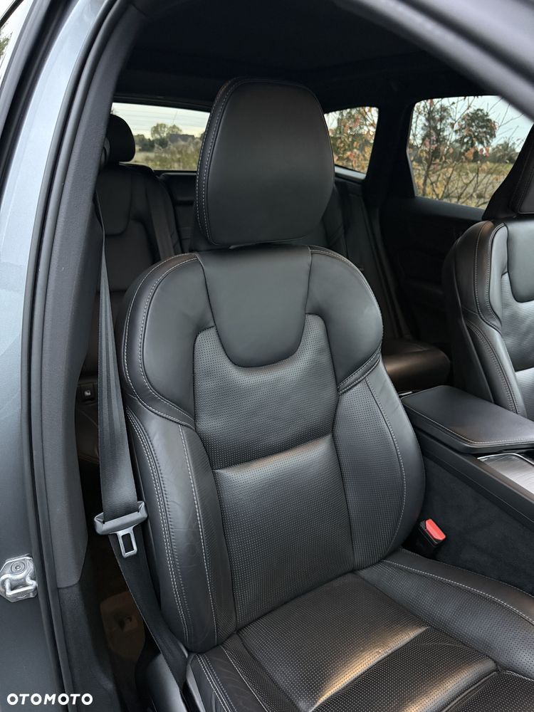 Volvo XC 60 B5 D AWD R-Design - 35