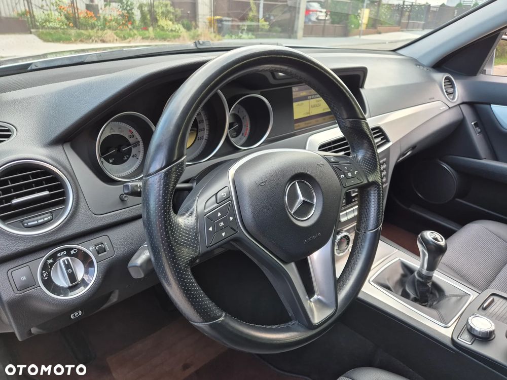 Mercedes-Benz Klasa C 180 T BlueEFFICIENCY Avantgarde - 16