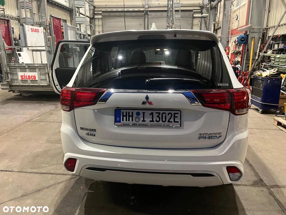 Mitsubishi Outlander PHEV Instyle + - 9