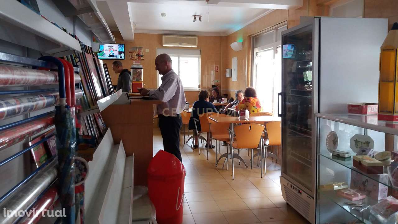 Loja  na rua cidade de Almada em Vale Fetal - Próximo da GNR - Grande imagem: 5/7