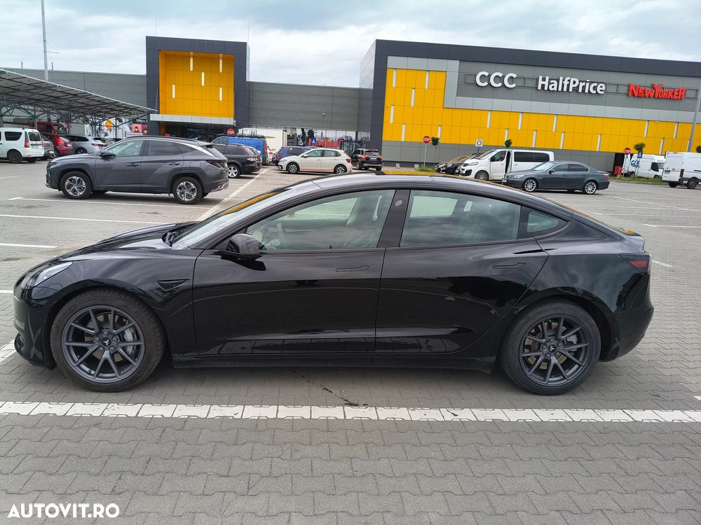 Tesla Model 3 - 9