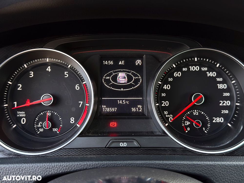 Volkswagen Golf - 37