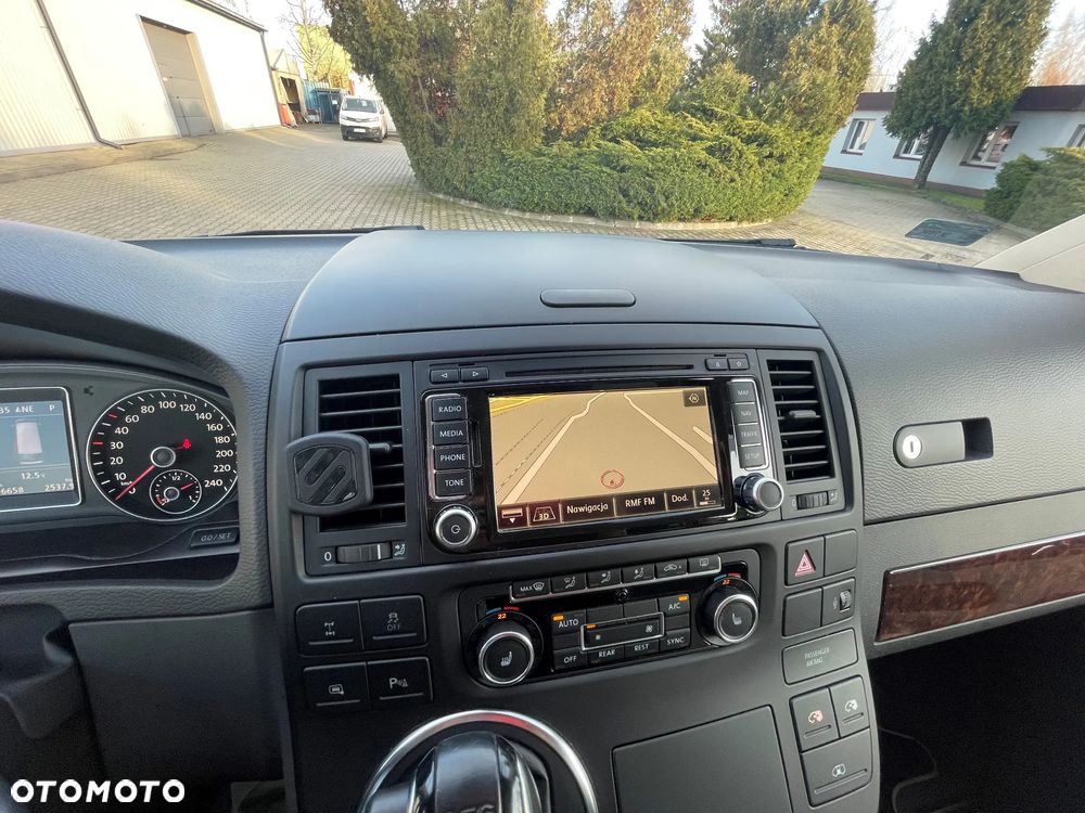 Volkswagen Multivan - 19