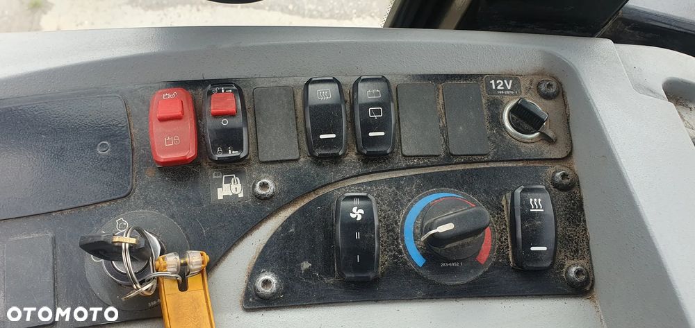 Caterpillar 906M - 12