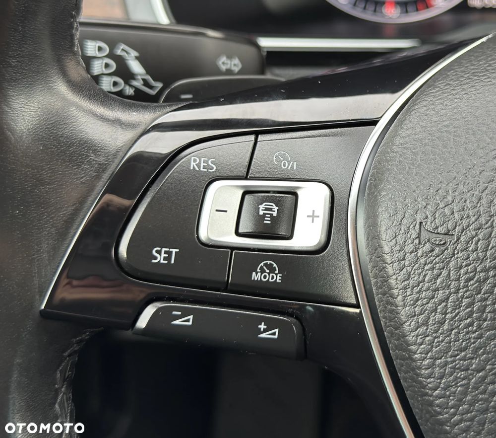 Volkswagen Passat - 22