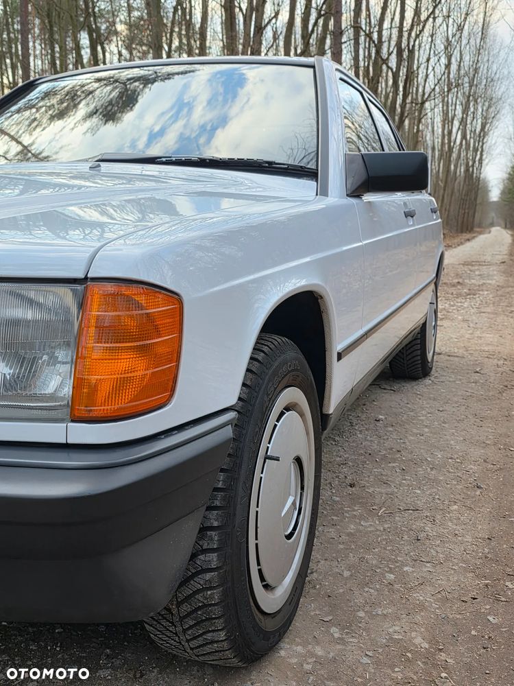 Mercedes-Benz W201 (190) - 12