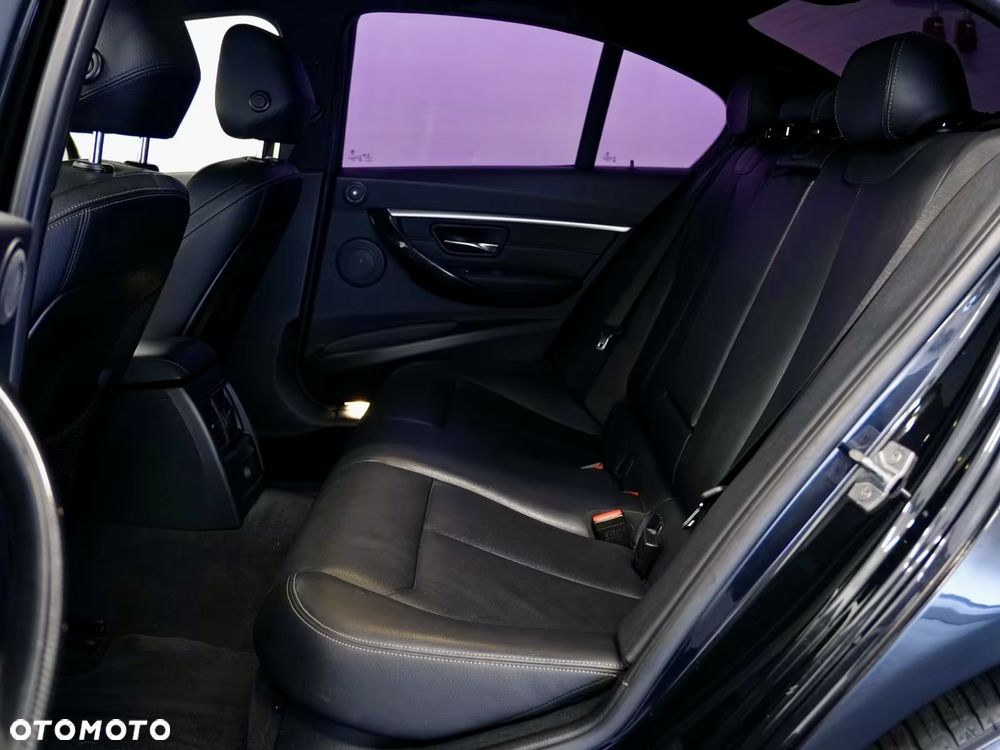 BMW Seria 3 330i M Sport Sport - 21