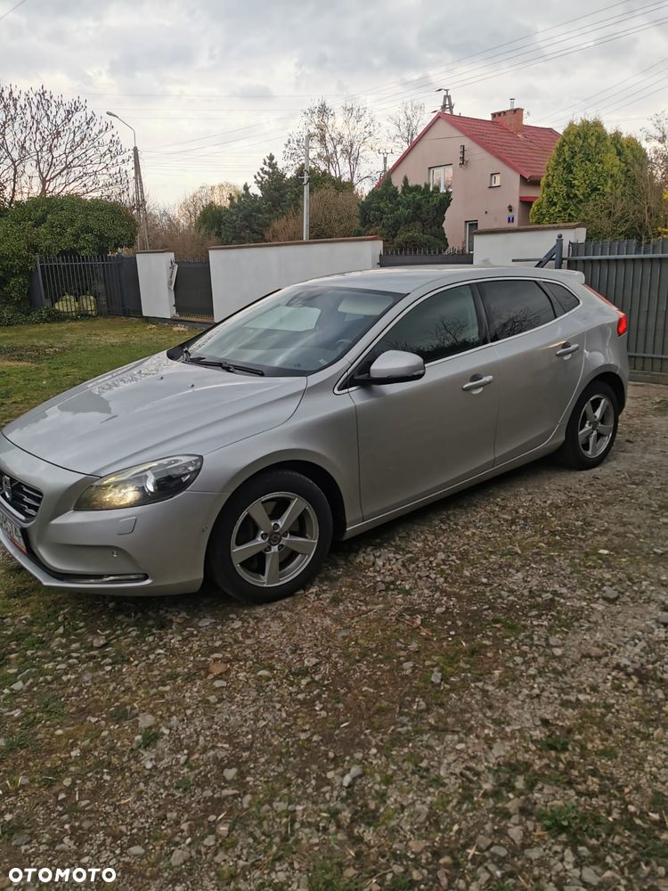 Volvo V40 D3 Momentum - 1