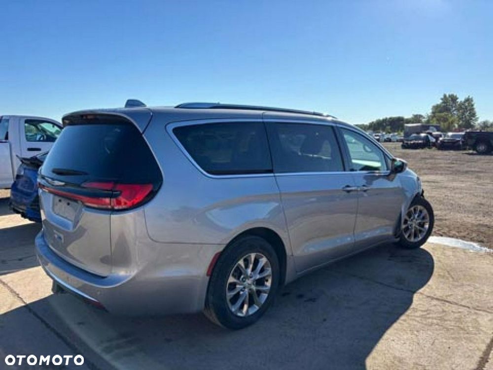 Chrysler Pacifica - 3
