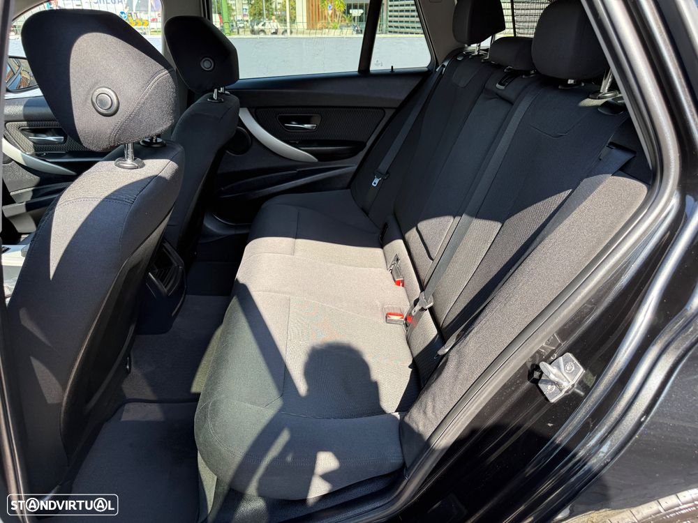 BMW 320 d DPF Touring Aut. Edition Sport - 37