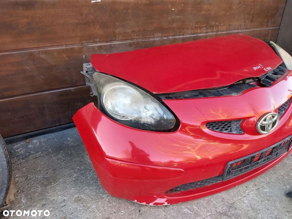 Toyota AYGO I Kompletny przód zderzak maska lampa pas przedni chłodnica 3P0 - 3
