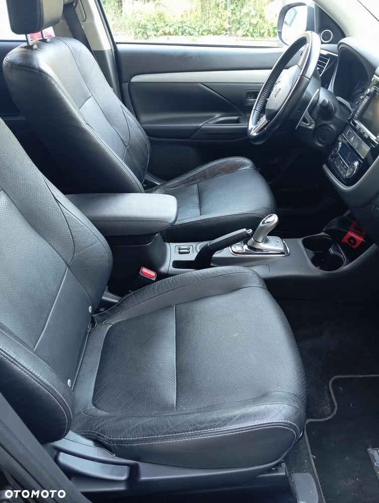 Mitsubishi Outlander - 7