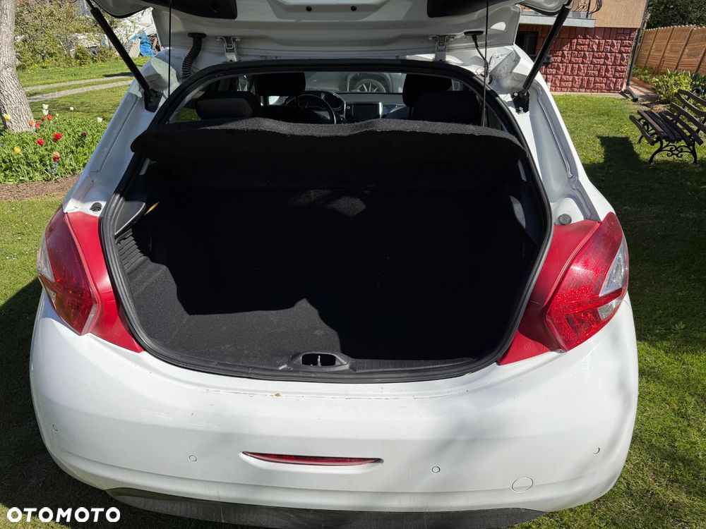 Peugeot 208 - 5