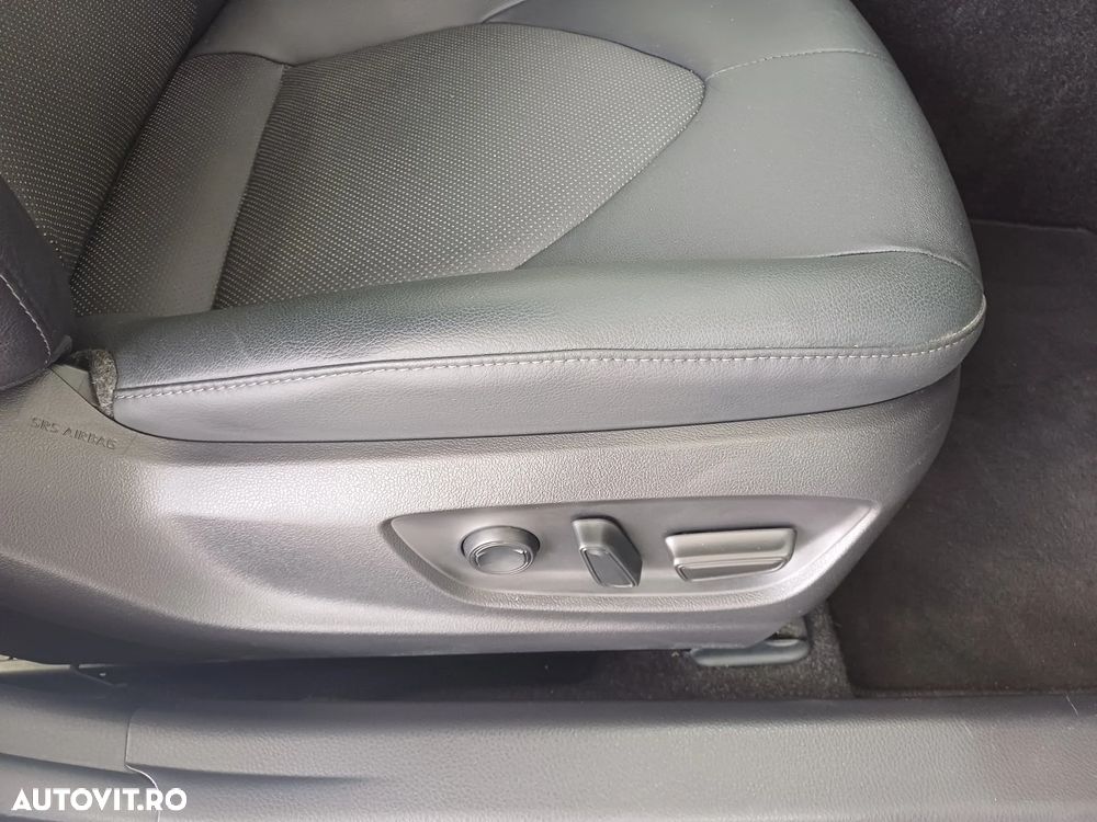 Toyota Camry 2.5 Hybrid Business - 21