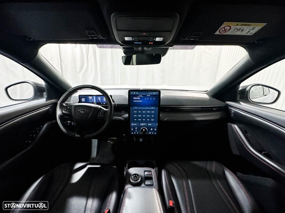 Ford Mustang Mach-E AWD - 11