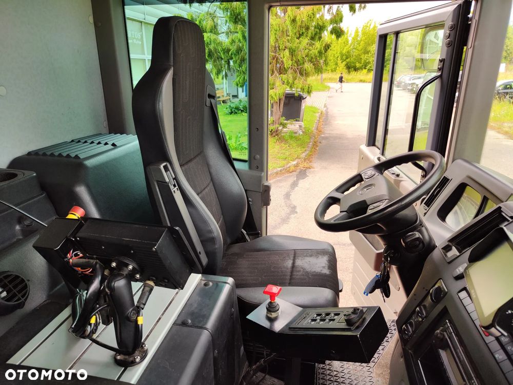 Mercedes-Benz Econic 2630 - 6