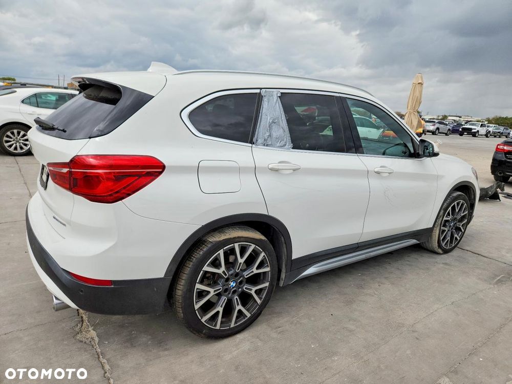 BMW X1 xDrive25i GPF Sport Line - 4