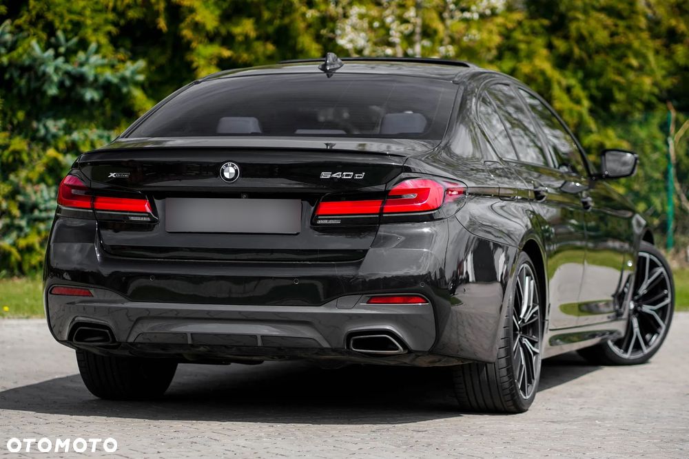 BMW Seria 5 540d xDrive mHEV M Sport sport - 12