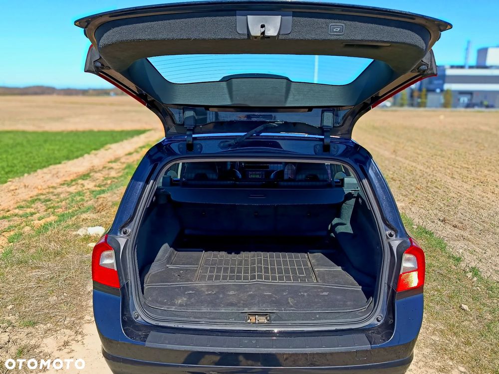 Volvo V70 2.5T Momentum - 14