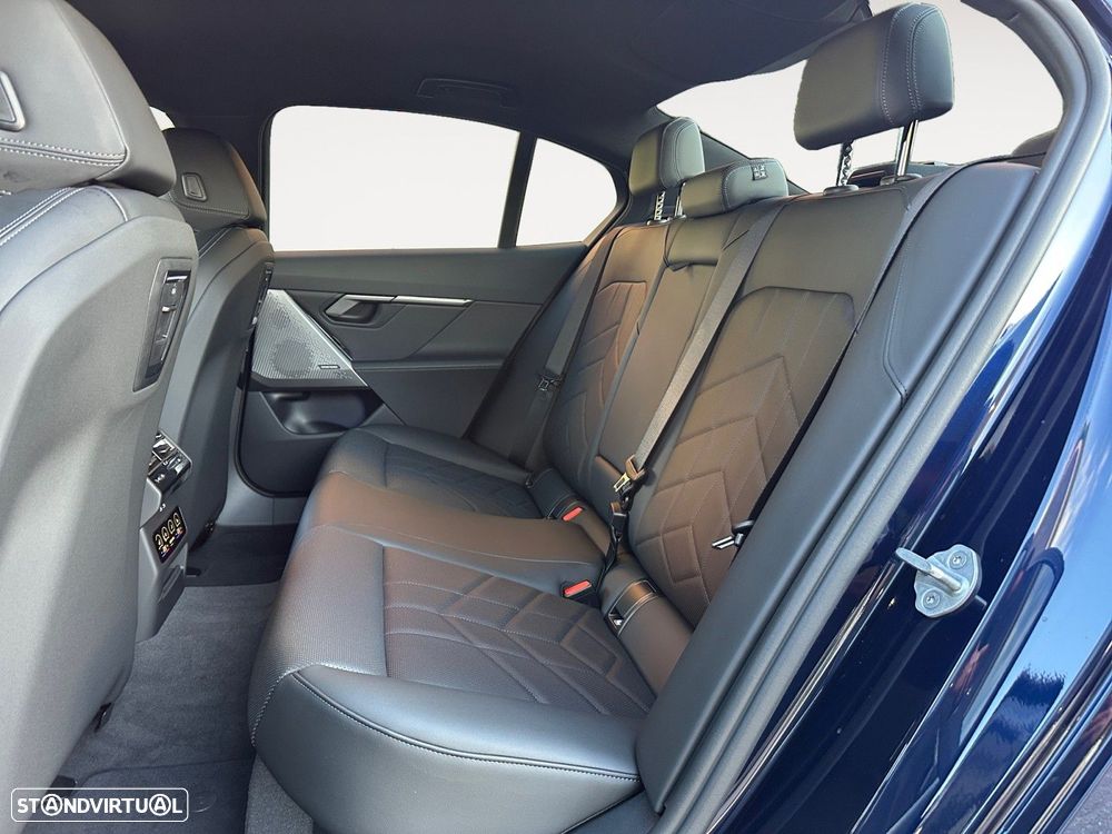 BMW i5 eDrive40 - 14