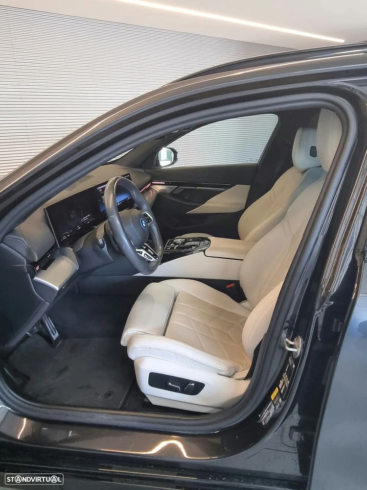 BMW 530 e Pack Desportivo M - 8