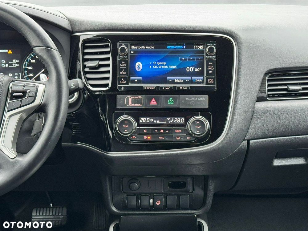 Mitsubishi Outlander - 25