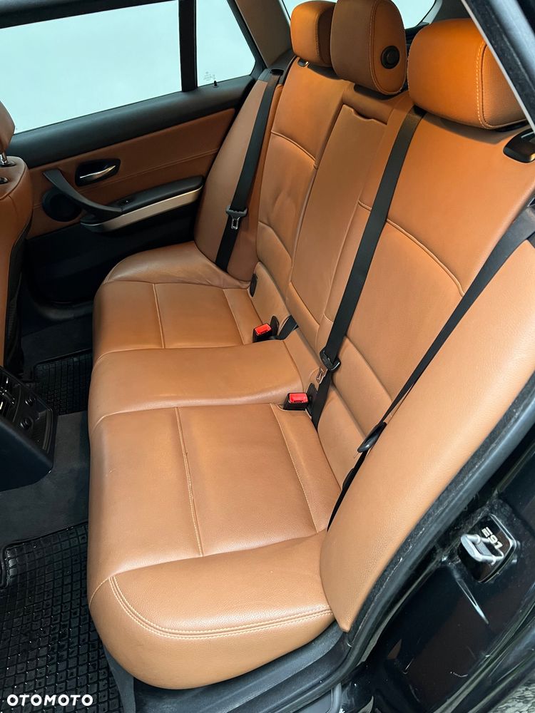 BMW Seria 3 318i Touring - 17