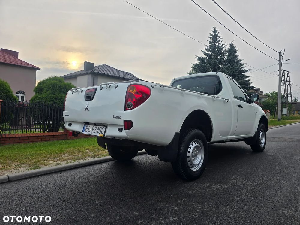 Mitsubishi L200 2.5 DID SC Inform 3os - 23