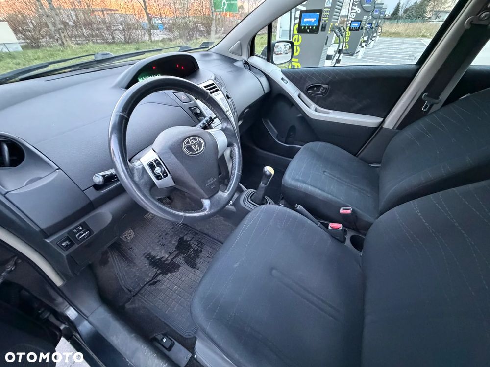 Toyota Yaris 1.0 VVT-i Luna - 11
