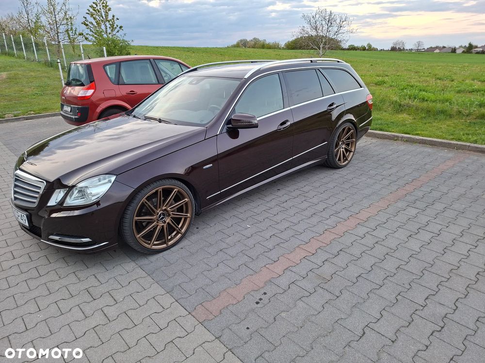 Mercedes-Benz Klasa E 200 CGI BlueEFFICIENCY Automatik - 19