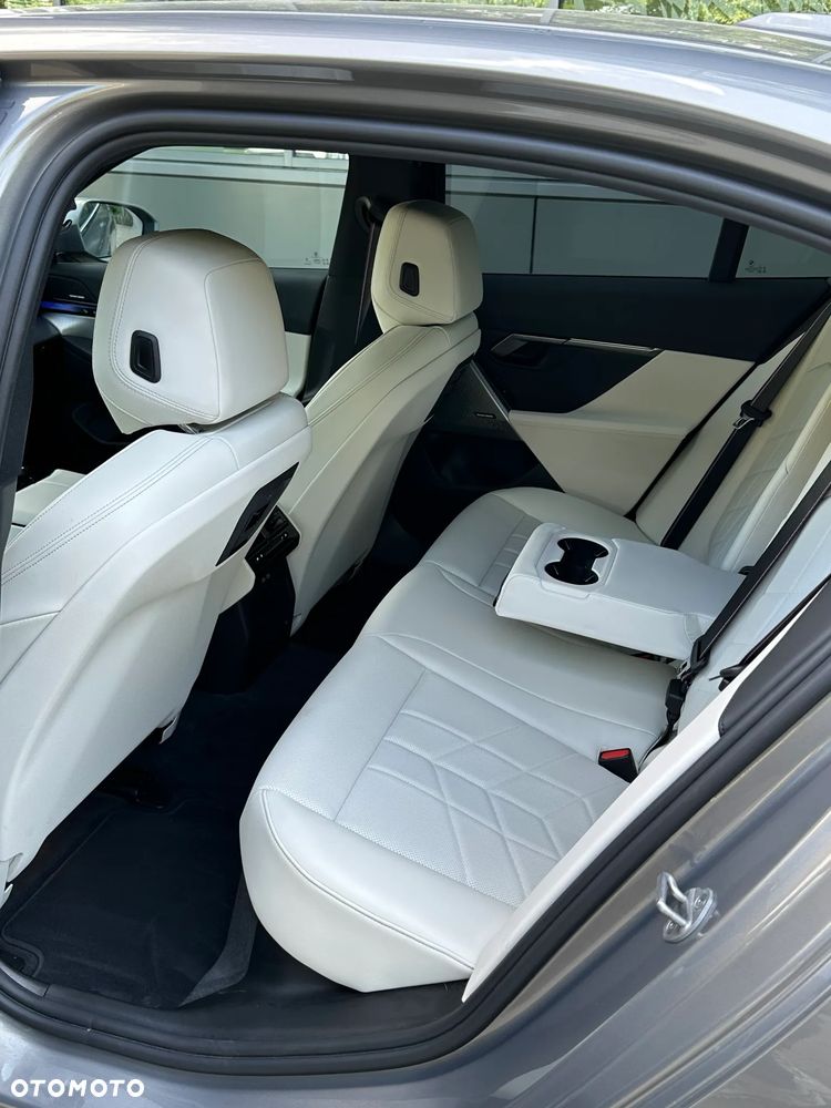 BMW Seria 5 520d xDrive mHEV M Sport - 12