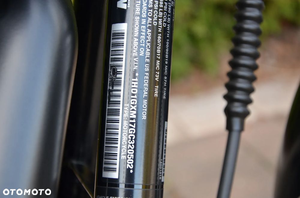 Harley-Davidson Dyna Street Bob - 36